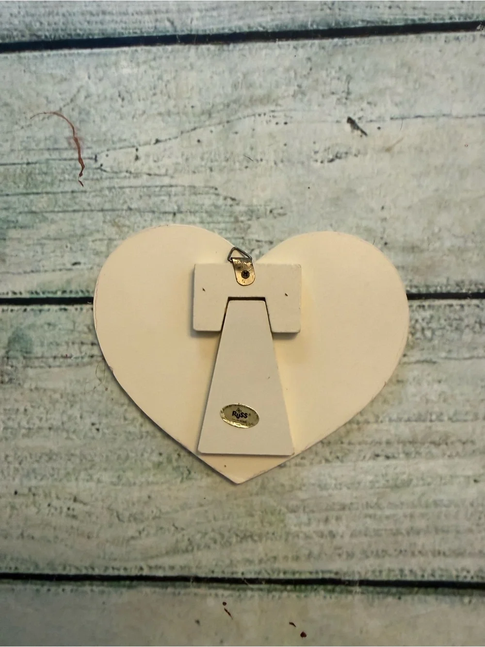 Russ grandma heart shape wall hanging or spots on desk.